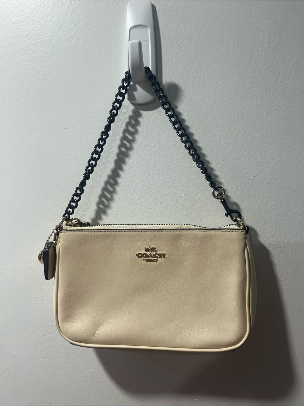 RARE Coach x Selena Gomez Wristlet 19 24054 Cream Leather + Heart Charm